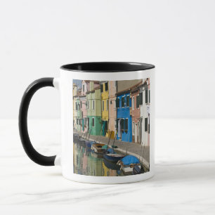 Caneca Itália, Veneza, Burano. Casas multicoloridas ao l