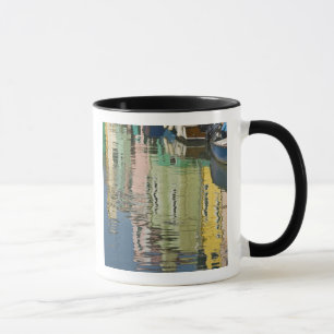 Caneca Itália, Veneza, Burano. Casas multicoloridas ao lo