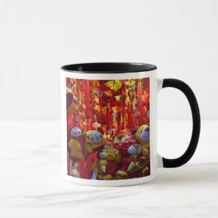 Caneca Itens coloridos à venda em uma loja em Hong Kong