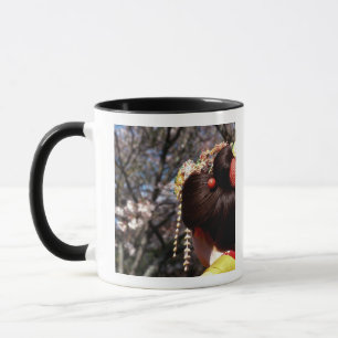 Caneca Japão, Quioto. Vista traseira aproximada da geisha