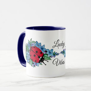 Caneca Joaninha bonito da aguarela com as flores