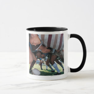 Caneca Jogadores da união do rugby em um scrum