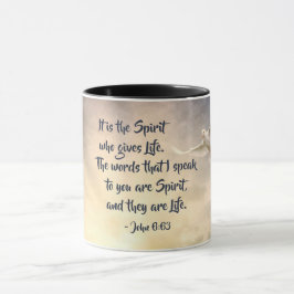Caneca John 6:63 É o Espírito que dá a Bíblia da Vida