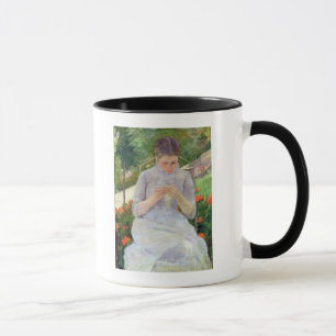 Caneca Jovem mulher que Sewing no jardim, c.1880-82