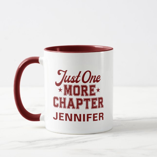 Caneca Just One More Chapter Mug Maroon Bookworm (Esquerda)