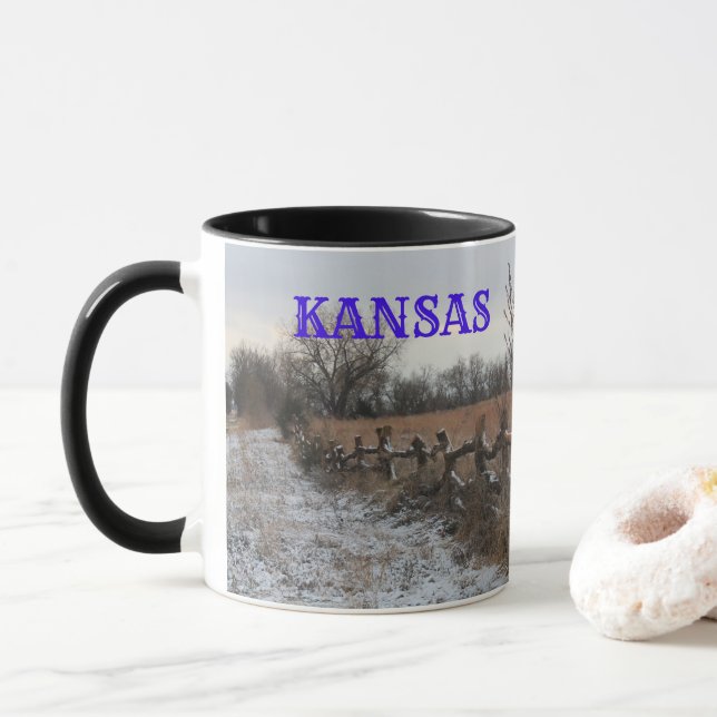 Caneca Kansas Snowy Fence Landscape Coffee Mug (Com Donut)