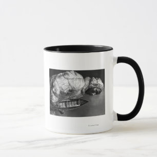 Caneca Kayaker vestindo jaqueta à prova de água com barco