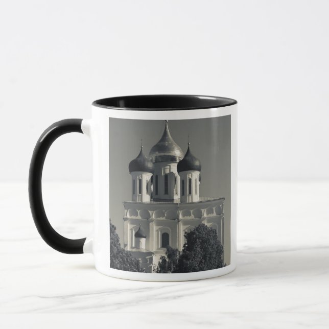 Caneca Kremlin de Pskov e Catedral da Trindade (Esquerda)