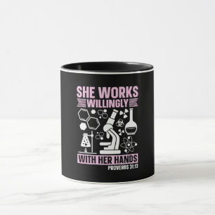 Caneca Lab Tech Ela Trabalha Com Vontade Em Técnicas Labo