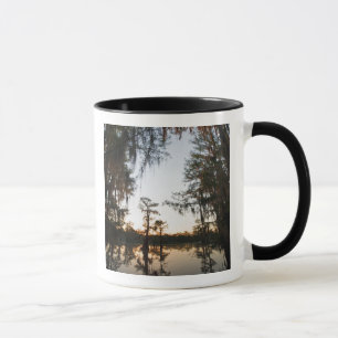 Caneca Lago Caddo ao nascer do sol