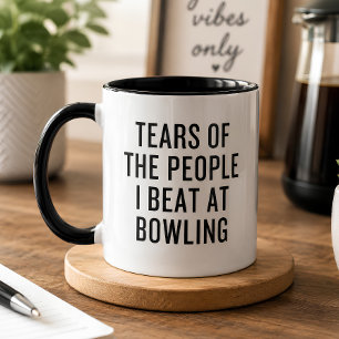 Caneca Lágrimas das Pessoas que Derrotei no Boliche Engra