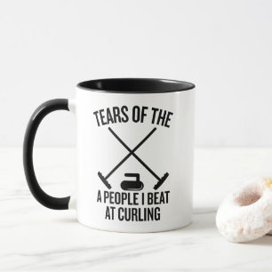 Caneca Lágrimas das Pessoas que Eu Derrotei no Curling En