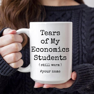 Caneca Lágrimas de meus estudantes de economia ainda aque