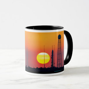 Caneca Lançamento do Foguete Antares da NASA ao Nascer do