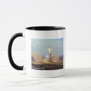 Caneca Lançamento do Projeto de Teste Apollo Soyuz Saturn