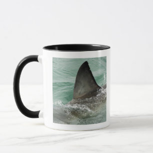 Caneca Leme dorsal de um grande tubarão branco