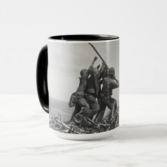 Caneca Levantando a bandeira em Iwo Jima (Frente Esquerda)