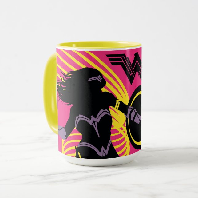 Caneca Liga da Justiça | Ícone Silhuette de Mulher Maravi (Frente Esquerda)