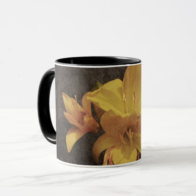 Caneca Lily asiática amarela no antigo grupo de trás da c (Frente Esquerda)
