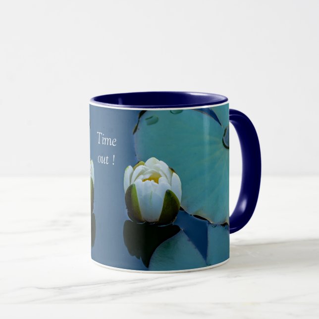 Caneca Lily de água branca na lagoa - bem-estar (Frente Esquerda)