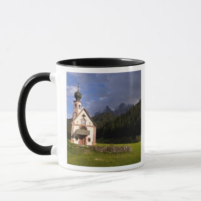 Caneca Linda igreja isolada de solitários chamada Rainui (Esquerda)