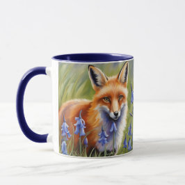 Caneca Linda Raposa no campo de Bluebell