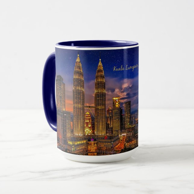 Caneca Linha do horizonte Kuala Lumpur à noite (Frente Esquerda)