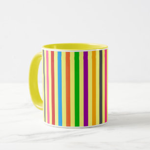 Caneca Listras Coloridas Sobre Design de Padrão Amarelo