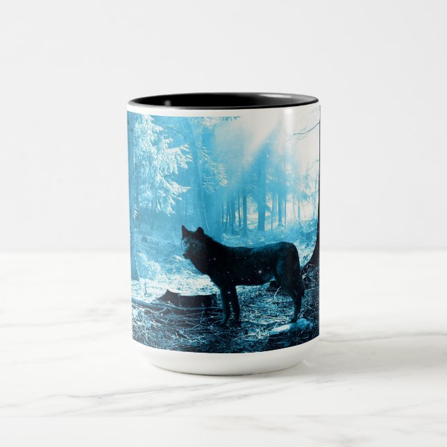 Caneca Lobo Negro Sozinho na Floresta (Centro)