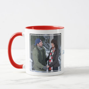 Caneca Lorelai & Luke segurando mãos na neve