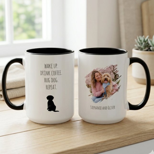 Caneca Mãe de Cachorro Acorda Bebe Café Repete (Two-tone dog mom photo mug with a funny morning routine quote for a pet lover's birthday gift.)