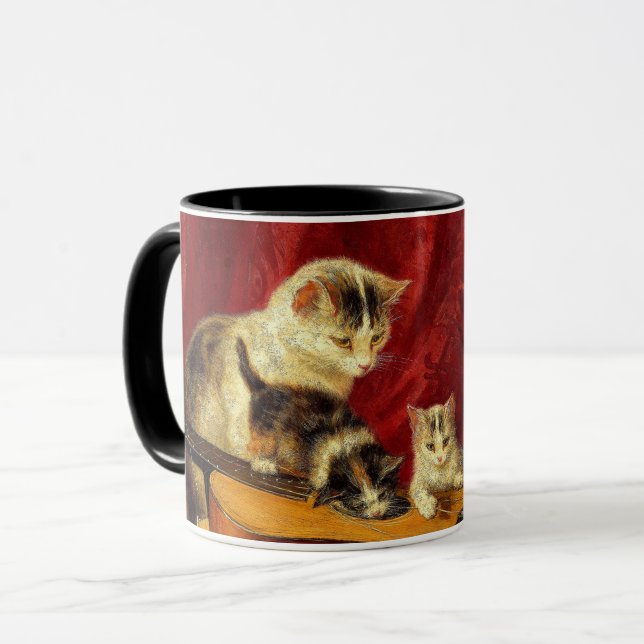 Caneca Mãe Gato e Gatinhos Brincando com Violão (Frente Esquerda)