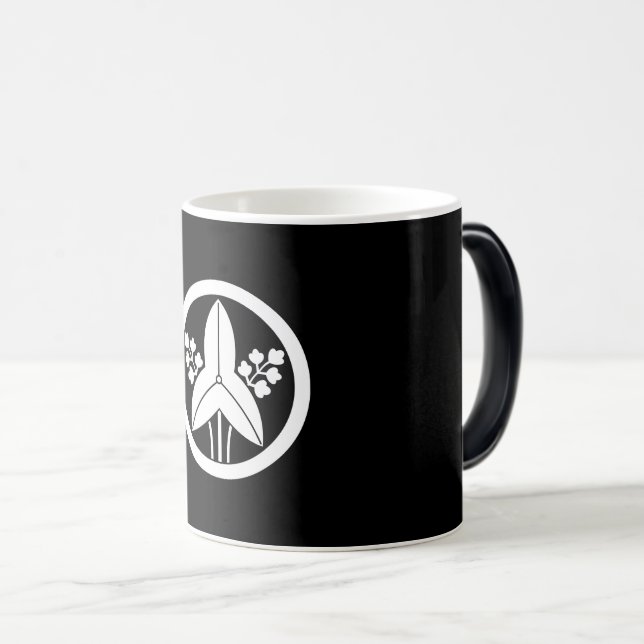 CANECA MÁGICA 丸に立ち沢瀉 (Frente Esquerda)