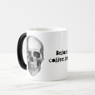 Caneca Mágica Antes do café, crânio preto e branco realista