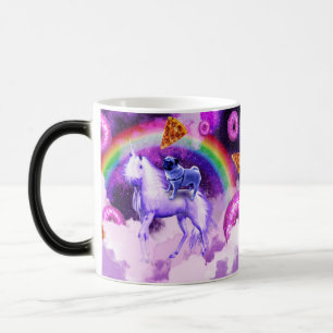 Caneca Mágica Arco-íris no espaço montando um unicórnio