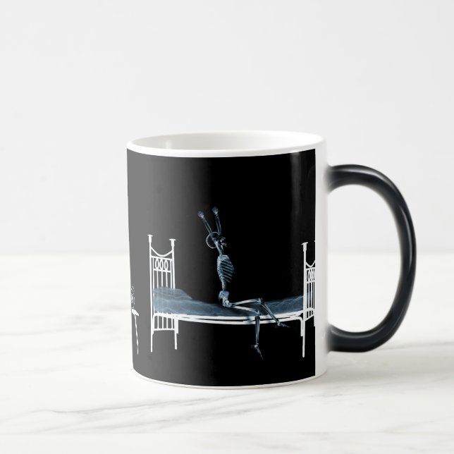 Caneca Mágica Azul preto de esqueleto do raio X das horas de (Direita)