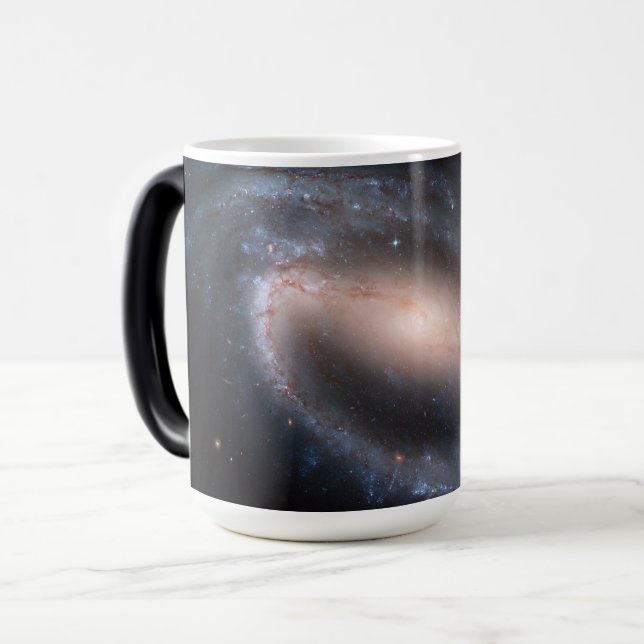 Caneca Mágica Barred Spiral Galaxy NGC 1300. Original from NASA (Frente Esquerda)