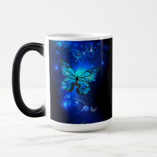 Caneca Mágica Borboleta Morpho no Fundo Escuro