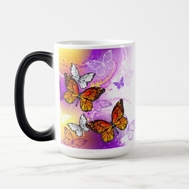 Caneca Mágica Borboletas Monarcas em Fundo Roxo (Esquerda)