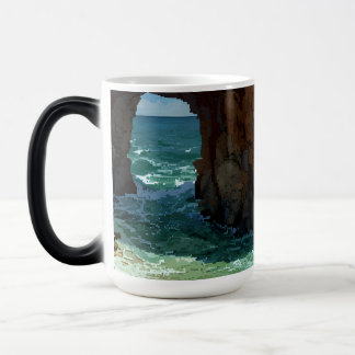 Caneca Mágica Caverna de pixel art na praia 