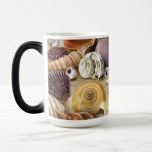 Caneca Mágica Conchas marítimas na praia (Esquerda)