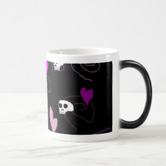 Caneca Mágica Crânios góticos & corações de EMO