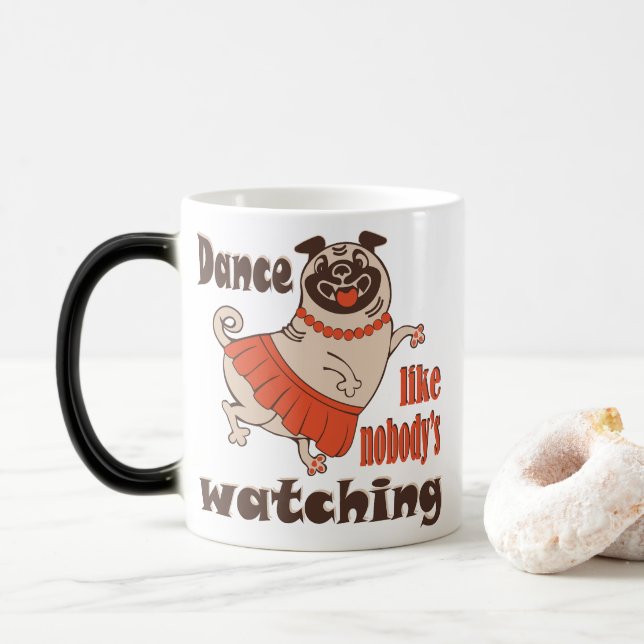 Caneca Mágica Dance como ninguém está assistindo Pug Dog feminin (Com Donut)