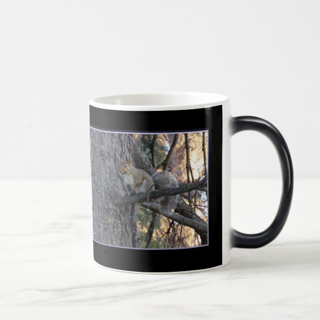 Caneca Mágica de Esquilo na Árvore com Transformaç (Direita)