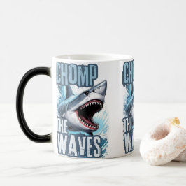 Caneca Mágica Escuro e branco de tubarões cortando ondas de Graf