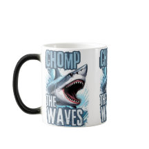 Escuro e branco de tubarões cortando ondas de Graf