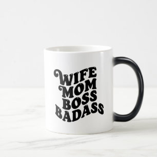 Caneca Mágica Esposa Mãe Chefe Badass Mulher Moderna Retro Forte