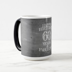 Caneca Mágica Feliz Aniversário - 60 Anos & Fabuloso em chalkboa