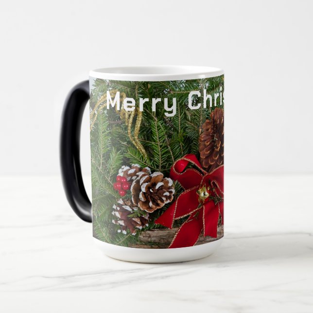 Caneca Mágica Feliz Natal Red Arco Pine Cones Branches PIne (Frente Esquerda)