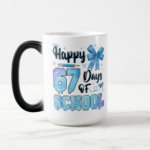 Caneca Mágica Felizes 67 Dias de Escola Professores Alunos 